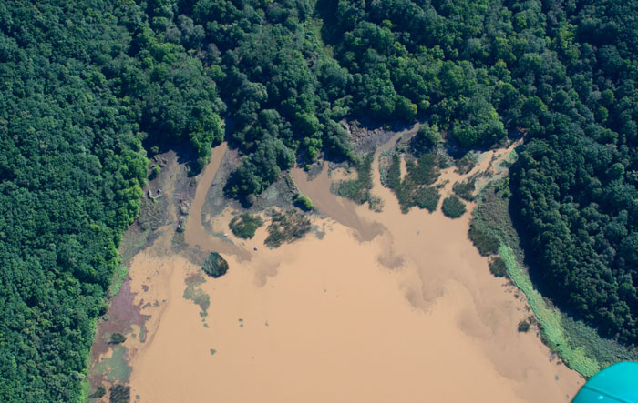 Потоки земли, камней, глины хлынули в водохранилище с ближайших сопок из-за ливневых дождей1