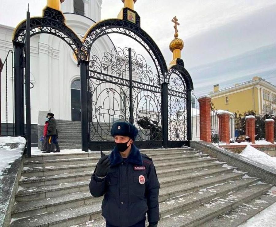 Во время крещенских купаний необходимо соблюдать меры безопасности